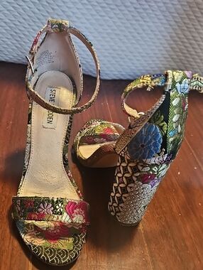 Steve Madden Multicolor Floral Embroidered Block Heel Sandals
